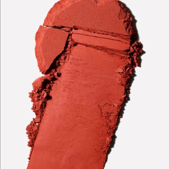 1 LEFT! Mac x Stranger Things Blush He Likes It Cold - Picture 9 of 11